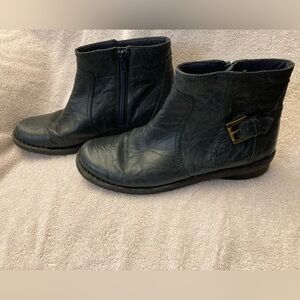 Clarks Nikki Star Blue Leather Buckle Detail Booties 9M Comfy Classic Casual